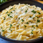 Cremige Orzo-Nudeln mit Knoblauch und Parmesan
